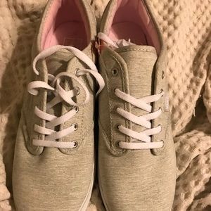 Vans size 9 cream in color